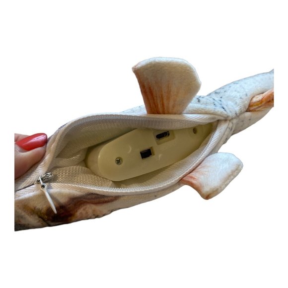 CAT TOY FLAPPY FISH Dog Pet Toy Flops Around USB Rechargeable With Cord - Picture 8 of 13